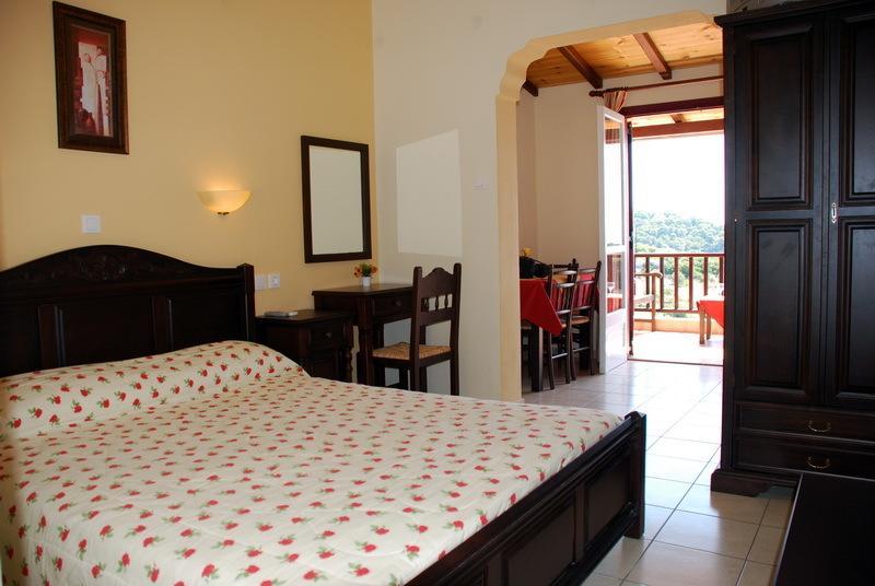 Apartamento Pansion Nikos Patitiri Habitación foto